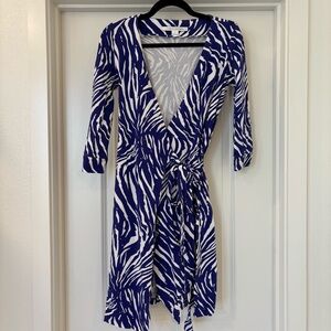 🦓 DIANE VON FURSTENBERG Purple Zebra Print Wrap Dress